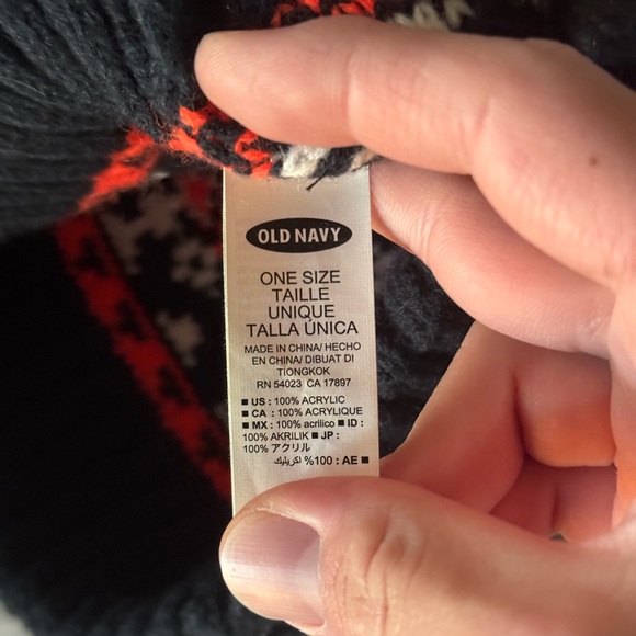 Old navy beanie - Picture 2 of 2